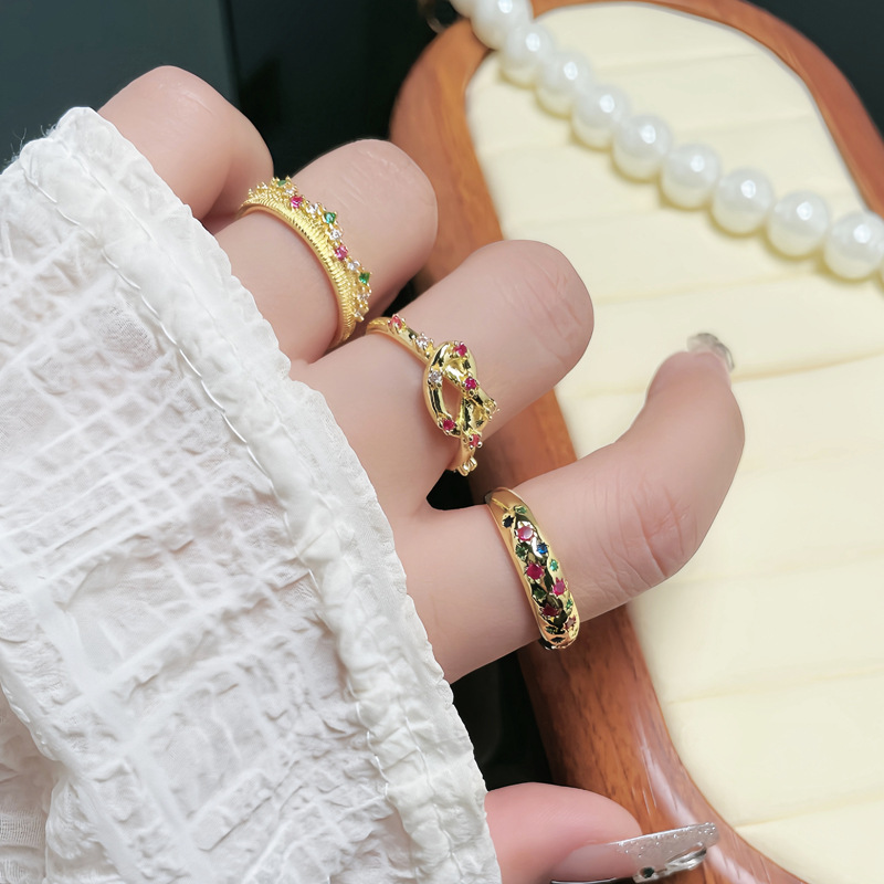 This new Chinese-style retro color diamond micro-set open ring is fashionable and versatile. It exudes a feminine charm and a light luxury and high-end feel when worn in layers Specification drawing