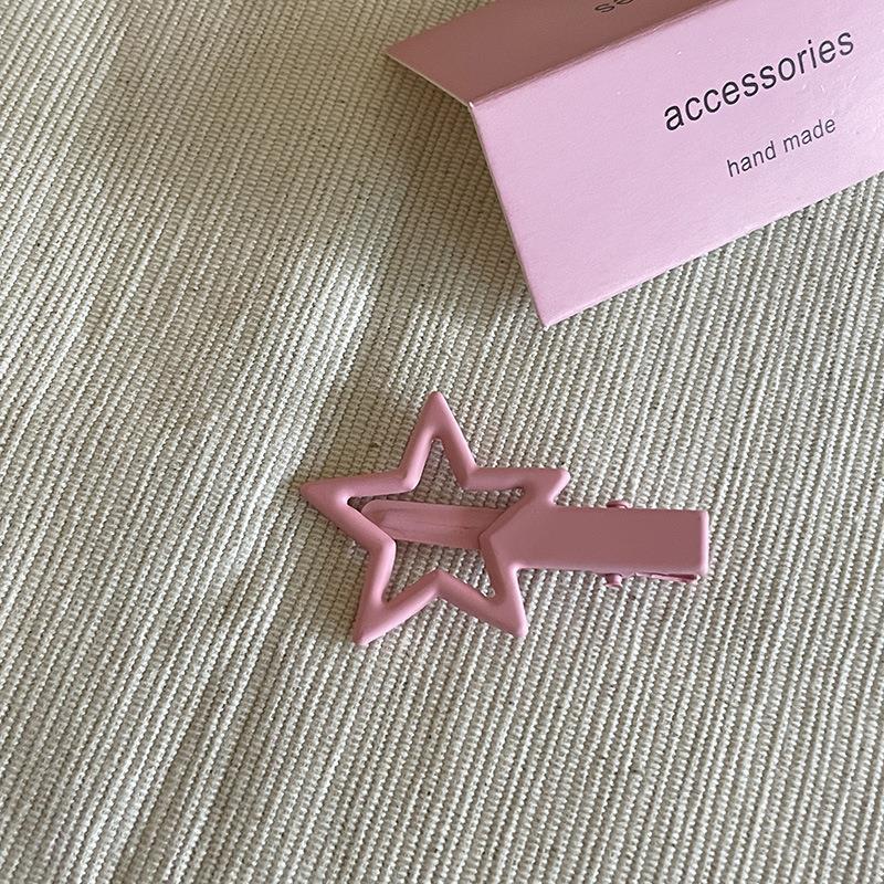Candy-colored painted metal star hair clips, 2025 new style bangs clips, dopamine hair clips, side clips, duckbill clips Application Scenario