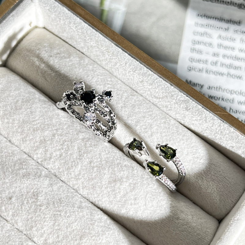 Irregular-textured pleated multi-layer open ring for women, olive green teardrop zircon, simple, light luxury and niche index finger ring Application Scenario
