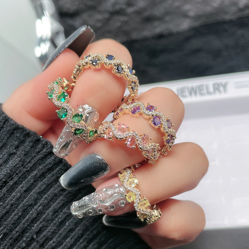 French retro fashion sweet and cool colorful diamond wave opening ring for women's ins, a niche design sense, exquisite and light luxury ring Application Scenario