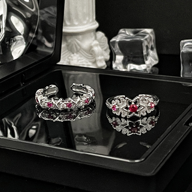 This light luxury cross-geometric star-opening ring exudes a sweet, cool and high-end vibe for women. It features an Instagram cold style and is fashionable and versatile full figure
