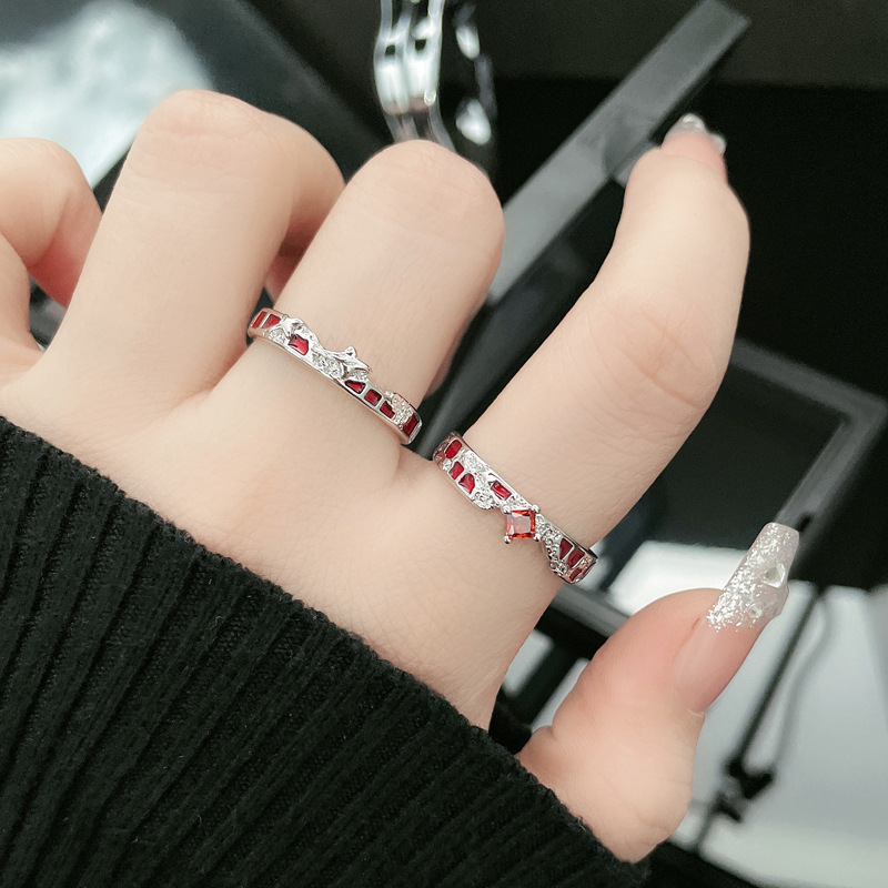 The niche design of the Maillard irregular texture personalized couple ring exudes a sense of high-end sophistication, is sweet and cool, and has adjustable rings details Picture