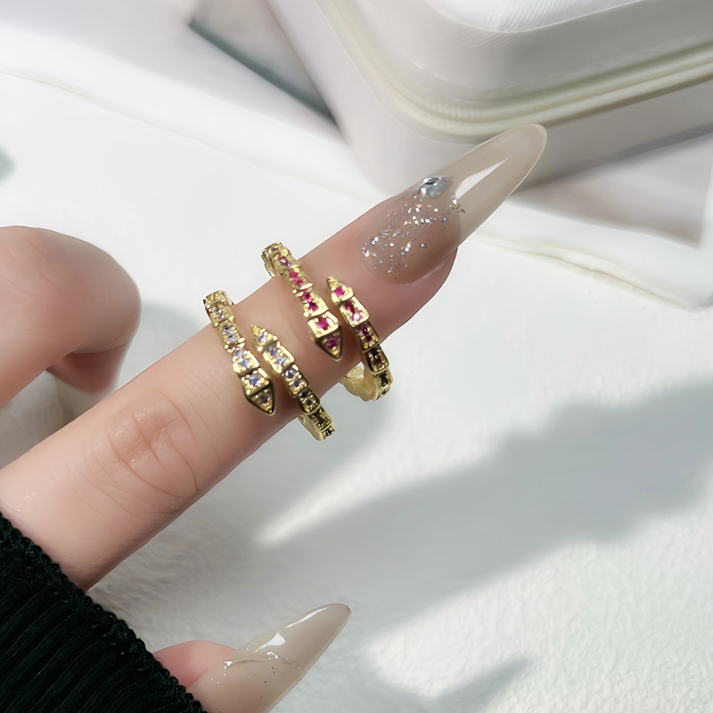 A new personalized gold snake-shaped purple-red diamond open ring for women's Instagram, with a cold and elegant style, fashionable and niche index finger ring Application Scenario