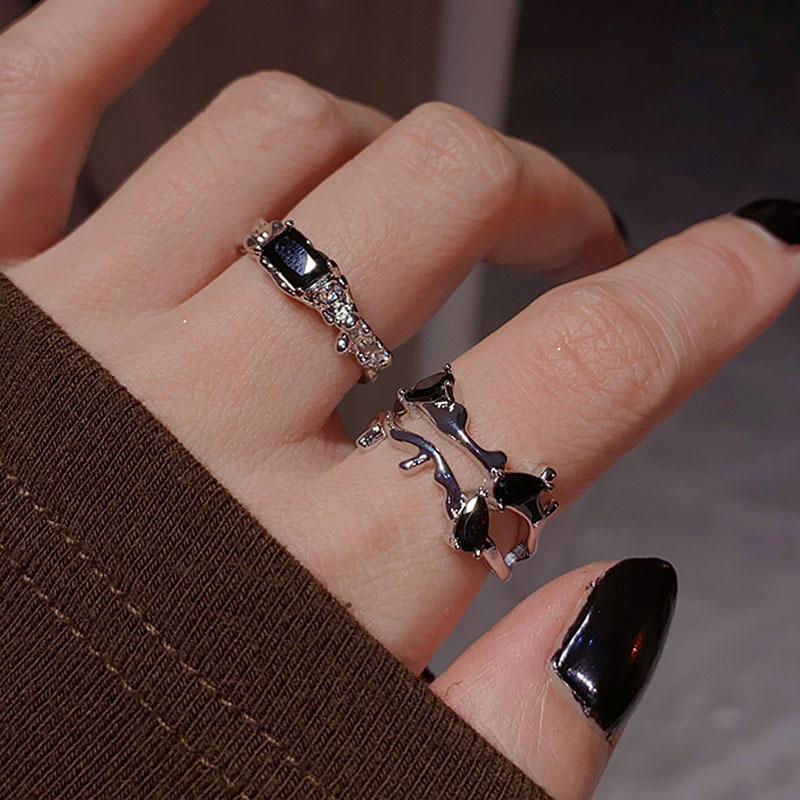Dark, trendy and cool design sense, niche and individual open ring, a new minimalist style for women on Instagram, versatile and fashionable food ring Application Scenario