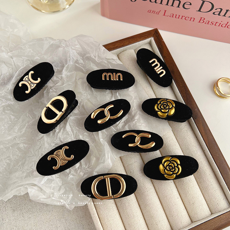 Metal double C letter small hairpin for women, Korean velvet hairpin, elegant side bangs hairpin, duckbill hairpin full figure