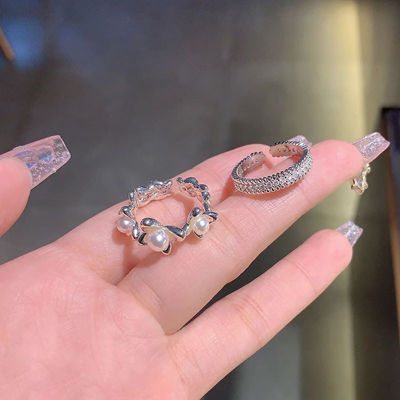 This elegant, luxurious, exquisite and high-end ring is a simple, fashionable, individualistic and cold style tail ring for women. It's a trendy ring for best friends Specification drawing