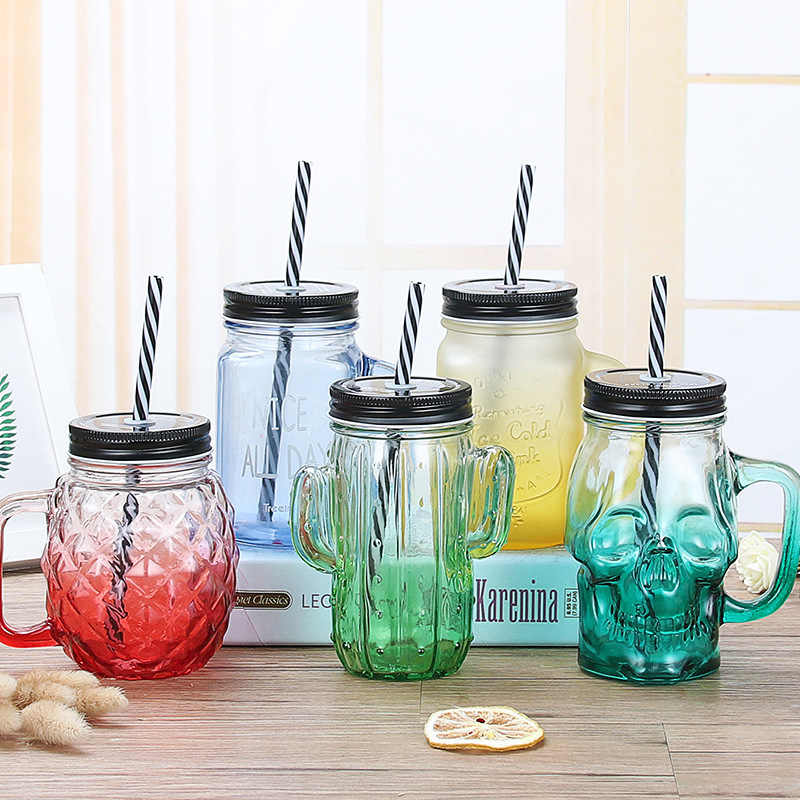 Frosted juice rooster cup, gradient colored letter glass cup, transparent covered straw, cold drink handle Mason cup Application Scenario