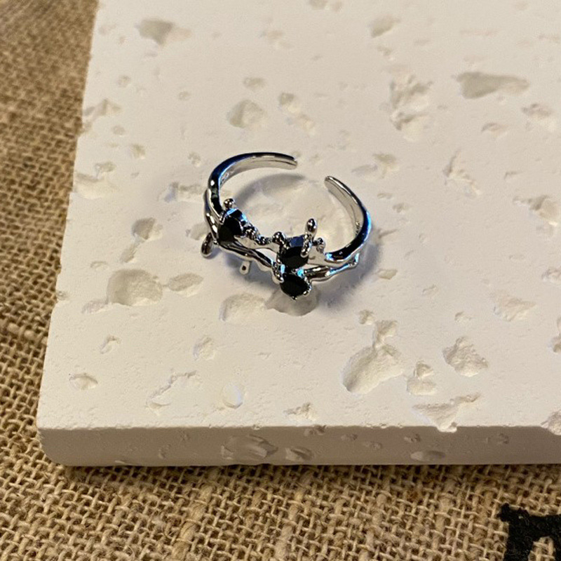 Dark Zircon butterfly open ring, an ins niche design with a sense of sophistication and individuality. The opening can be adjusted, making it a ring for women Application Scenario