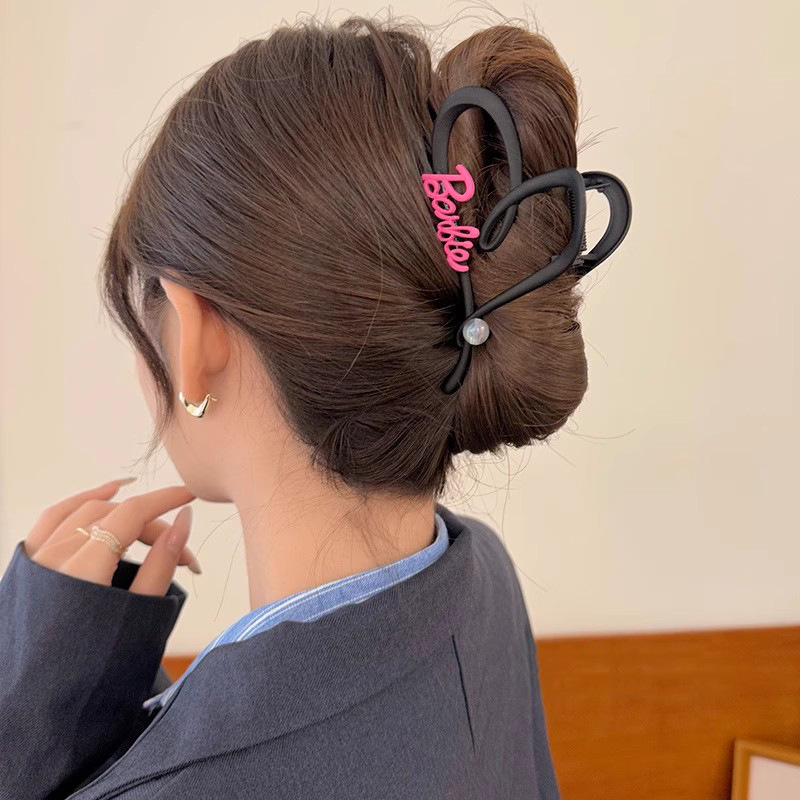 Heart-shaped letter grappling clips, metal hair clips, sweet and cool female style, back head coil hair clips, large shark clips, hair clips and hair accessories Specification drawing