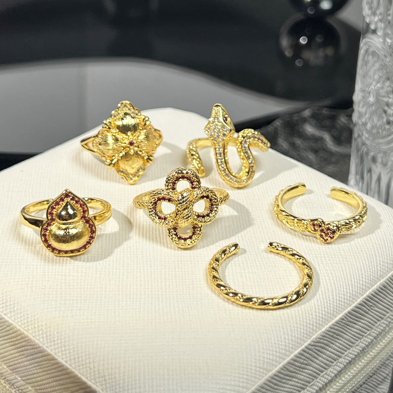 New Chinese-style retro brushed four-leaf clover open ring for women, a new gourd-shaped light luxury and high-end, niche snake-shaped ring Application Scenario