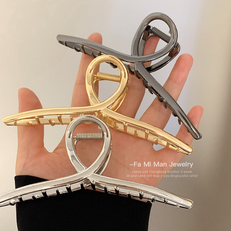 Matte metal hair clips and hair accessories, ins high-end feel, pearl inlaid at the back of the head, large hair volume, shark clips, extra-large size details Picture