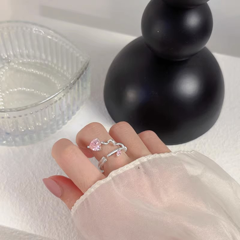 A new open ring with a sweet and cool style, a niche design, and a light luxury and high-end feel. It's a pink diamond zircon ins cold style ring for women Specification drawing