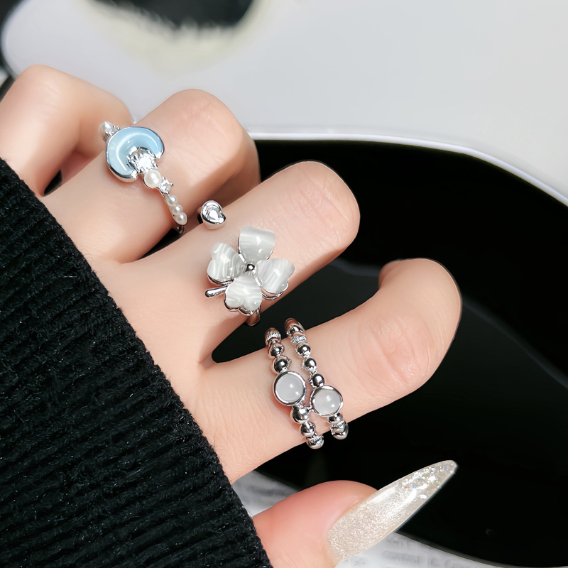 A niche design sense four-leaf clover rotatable ring for women on Instagram, a cold style moon cat's eye stone double-layer simple ring details Picture