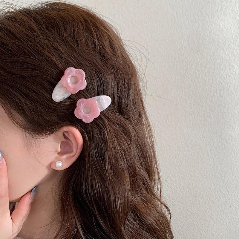Simple and elegant, with cute flowers on the side, small bangs hairpin, a new 2023 side clip bb clip headwear for female Internet celebrities Specification drawing