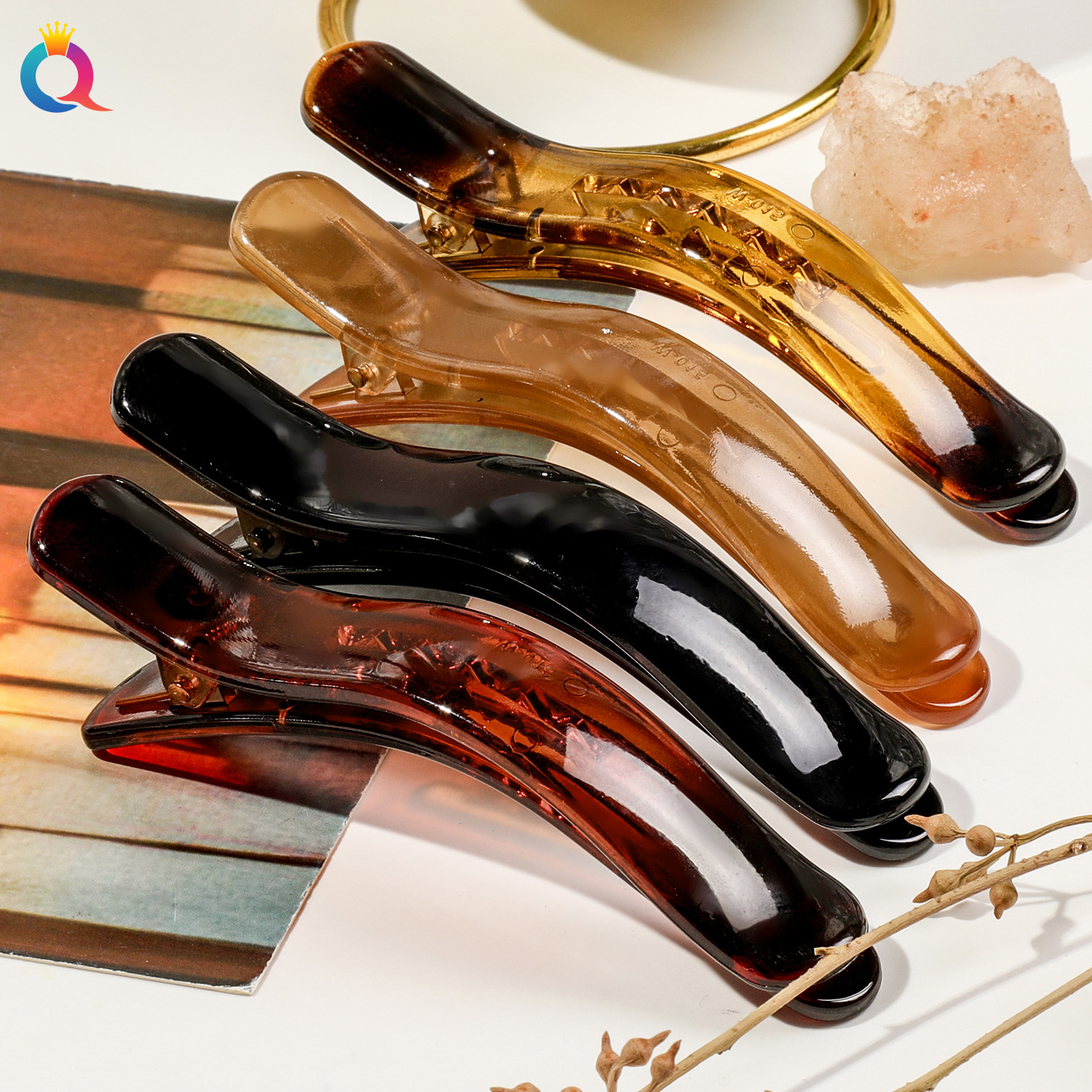 Wholesale of Qiyue Cross-border PC arc-shaped shiny duckbill clips, elegant ponytail grab clips, fixed updo vertical clips and shark clips full figure