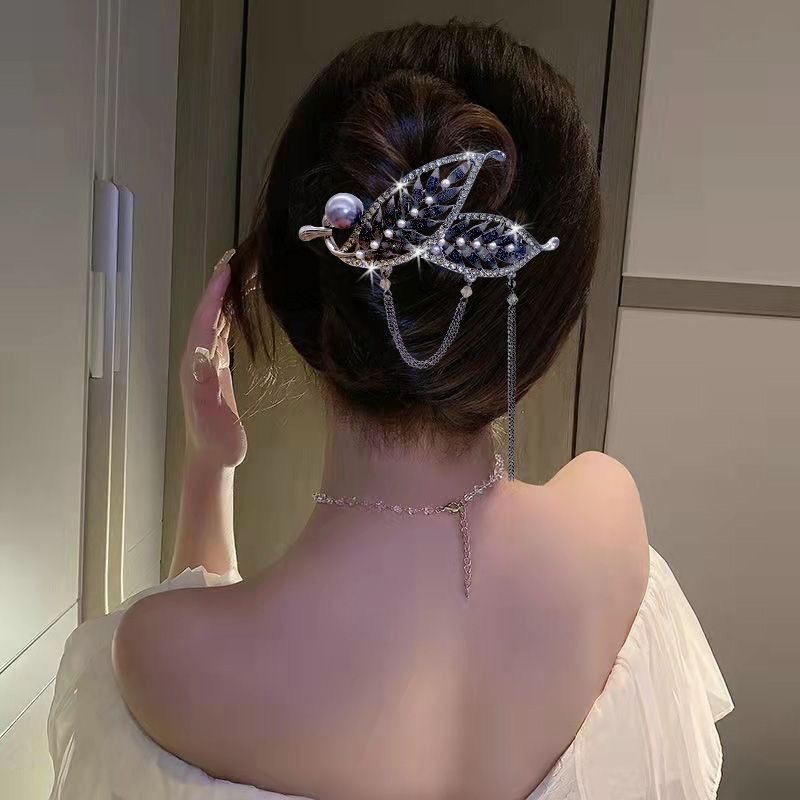 Retro black leaf tassel twist hair clip at the back of the head, new super fairy updo one-button, high-end frog clip Specification drawing