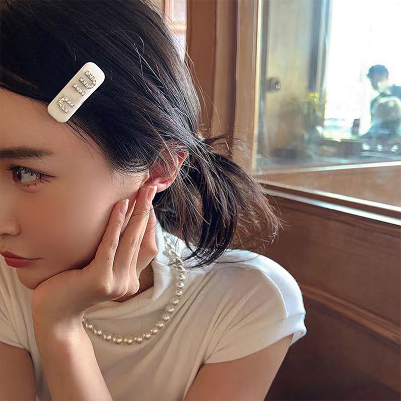 miumiu hair clips, side clips, women's side clips, Miumiu hair clips, 2025 new style bangs clips headwear, the same as Zhao Lusi's Item Picture