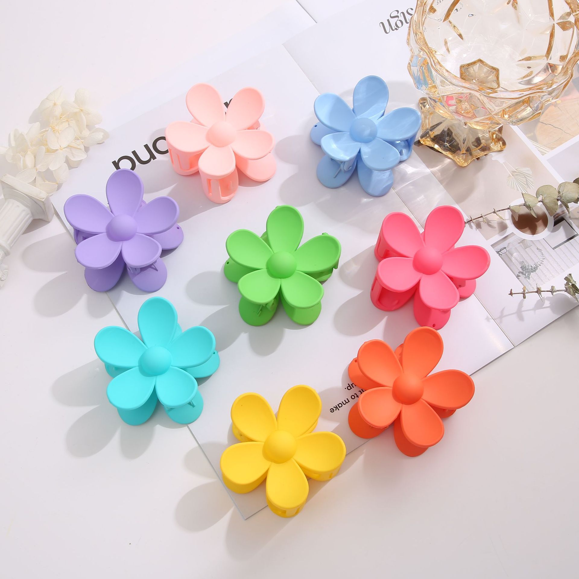 Cross-border acrylic flower grabber, large matte sugar fruit color hair clip, high-end look, back of the head updo shark clip details Picture