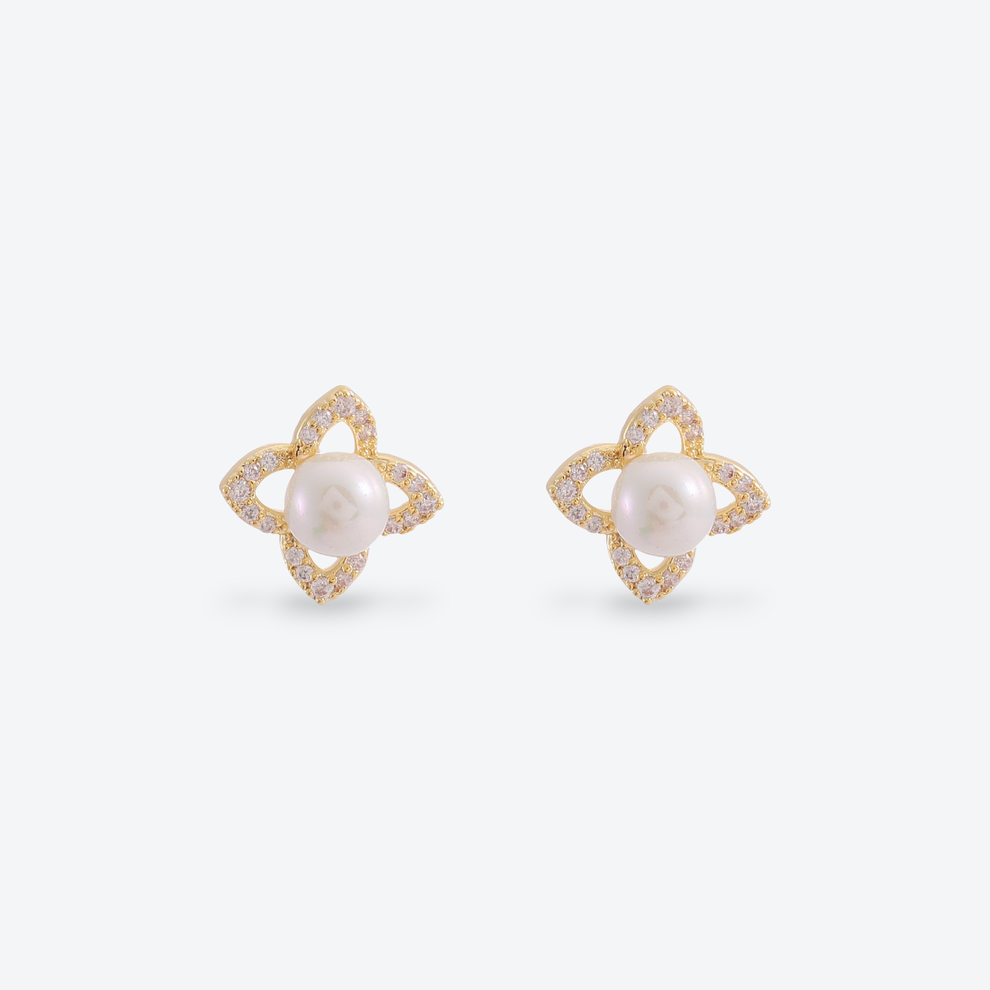 Xuhui brand exquisite and light luxury copper plated with real gold, zircon 925 silver needle, four-leaf clover, freshwater pearl, fashionable and elegant stud earrings Application Scenario