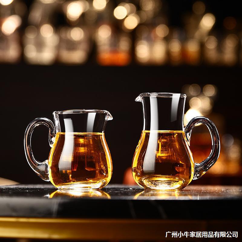 Red wine and spirits decanter, large-capacity high-end glass wine dispenser, large household glass wine dispenser, thickened wine dispenser Application Scenario