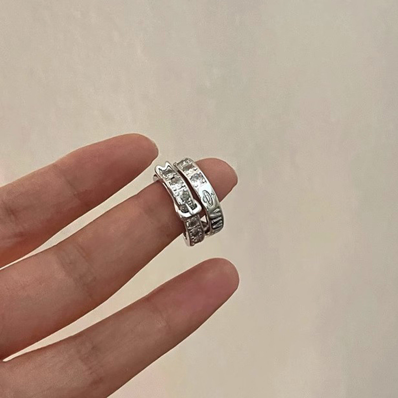Double-layer belt buckle ring, a niche design for women, exudes a sense of luxury. The Saturn opening can be adjusted, creating a trend of light luxury rings Application Scenario
