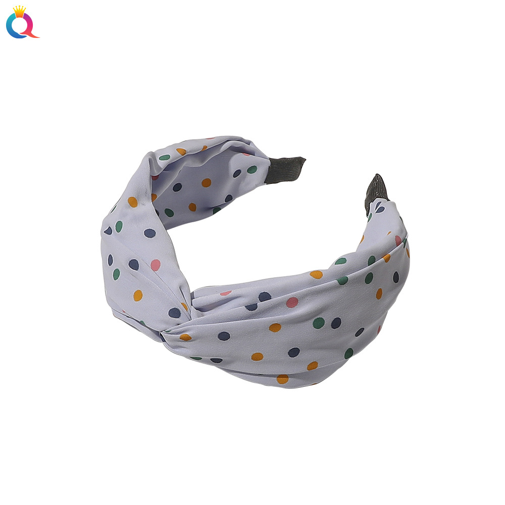 The new Qiyue cross-knot headband exudes an elegant and luxurious style. It features a floral fabric polka dot wide-edge headband and is a hair accessory for women Item Picture