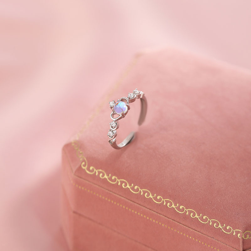 Moonstone niche design ins cold style crown open ring, feminine, trendy, individual and high-end ring Application Scenario