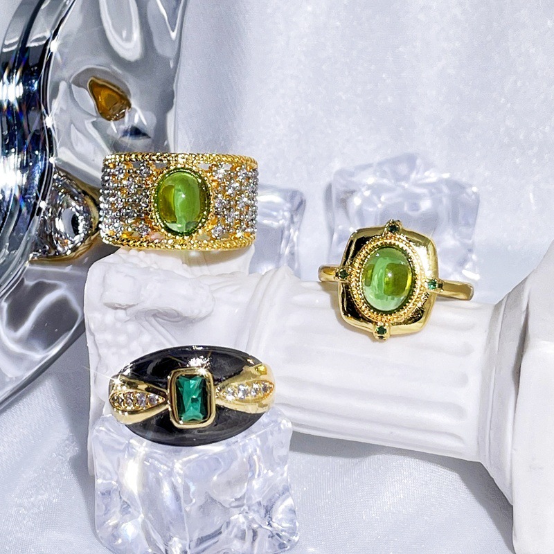 The golden retro court-style ring, a niche design for women with an open ring, exudes a sense of light luxury and sophistication, and is a fashionable and individual ring trend details Picture