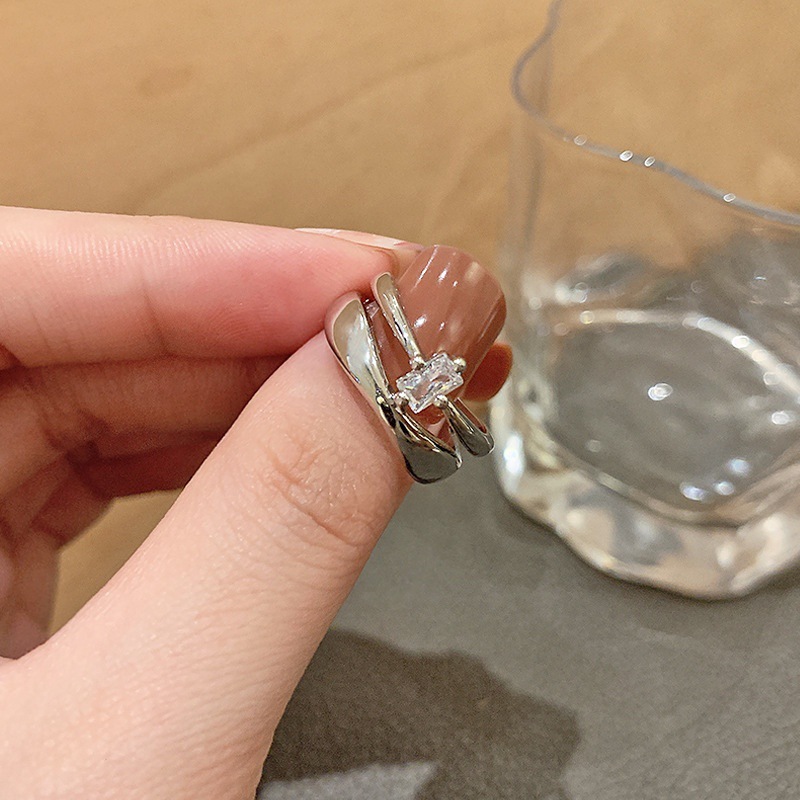 This is a unique design with a Japanese and Korean opening for women. It doesn't fade and is in the cool and cold style of Instagram. It's a multi-layered zircon ring with a unique charm Specification drawing