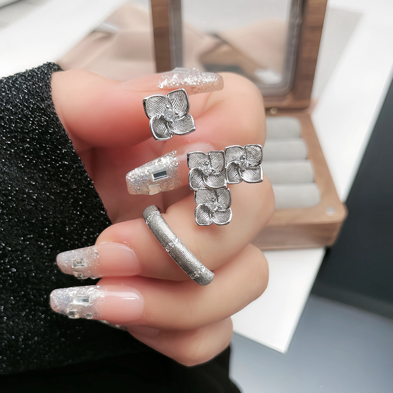 Retro floral brushed texture open ring for women, simple, fashionable, elegant, high-end, trendy and versatile index finger ring jewelry full figure