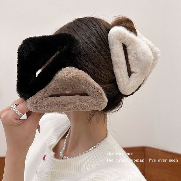 Korean minimalist plush triangular hair clips and hair accessories, Maillard fur grab plate, high-end and exquisite hair clips details Picture
