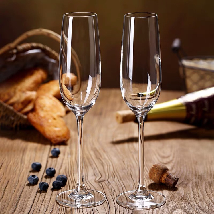 Wholesale Idelita European crystal champagne glasses, sparkling wine glasses, cocktail glasses and sweet wine glasses with logo printing details Picture