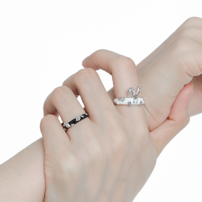 Simple and individual black and white glazed rabbit open ring, a niche design for women with a high-end feel, in an Instagram cold style ring trend details Picture
