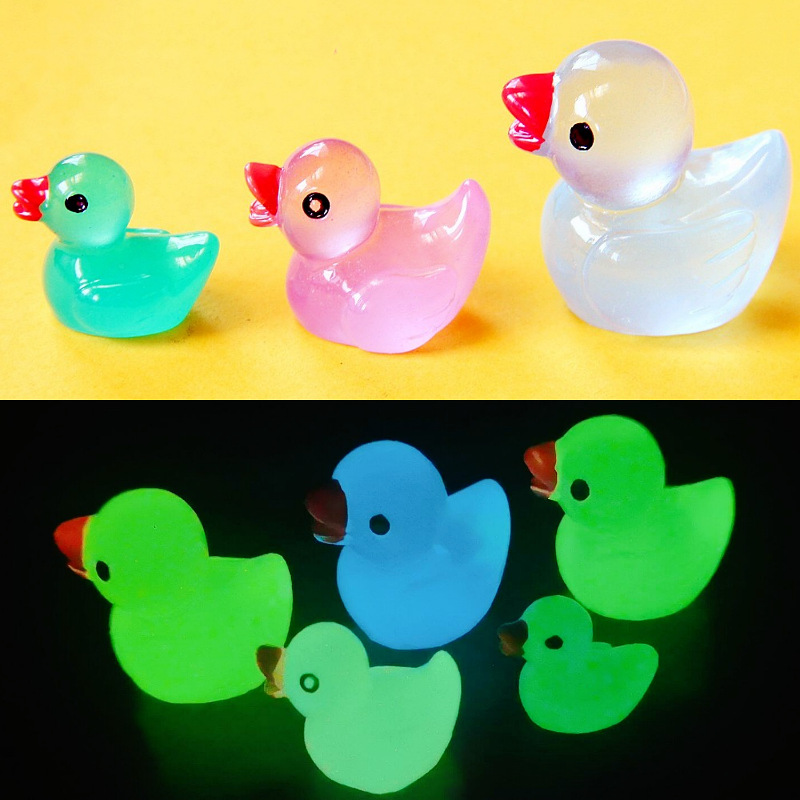 Three-dimensional luminous large duck figurines, cute cartoon DIY resin accessories, wholesale of night market stall decorations full figure