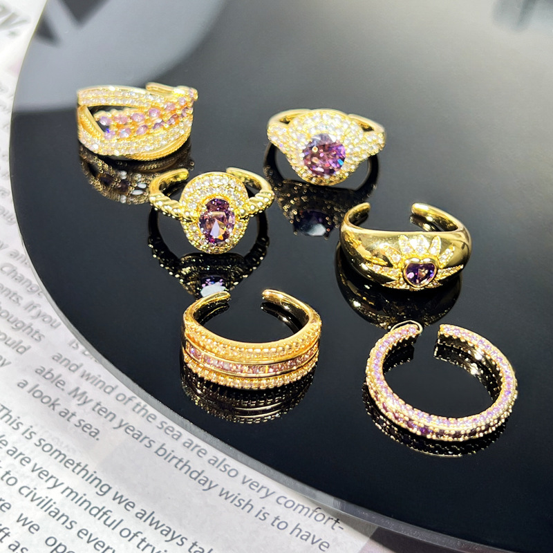 The ancient coin style of "Purple Qi Coming from the East" features a luxurious new open ring with purple diamonds. It is a high-end, sweet and cool ring trend for women with a hollowed-out design Application Scenario