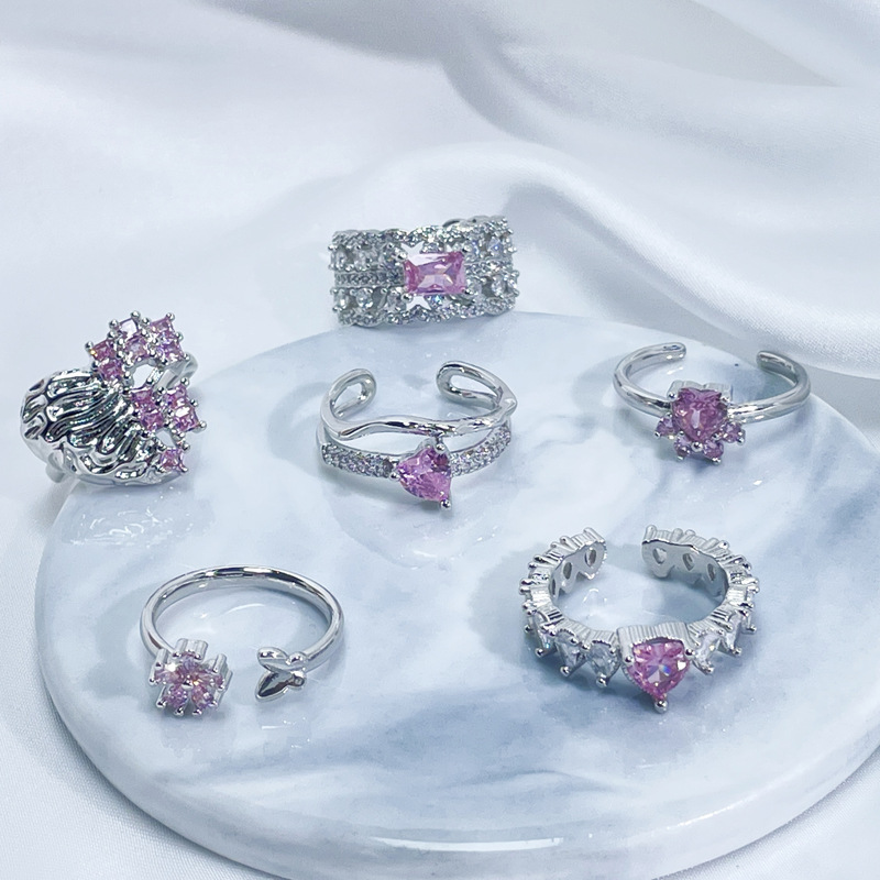 Sweet and cool pink diamond heart-shaped opening ring for women, with a unique design sense, light luxury, fashionable, exquisite and individual index finger ring Application Scenario