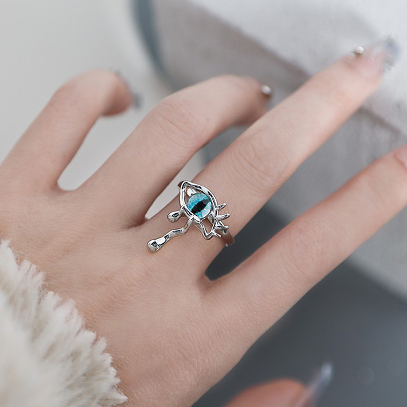 Cool and stylish Devil's Eye Cat Pupil Opening ring, a niche design for women's cold style, fashionable and individual, versatile ring details Picture