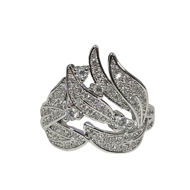 The Hong Kong-style socialite's leaf ring is adjustable for women. It features a niche design with an exquisite and high-end feel, exuding a light luxury vibe Item Picture