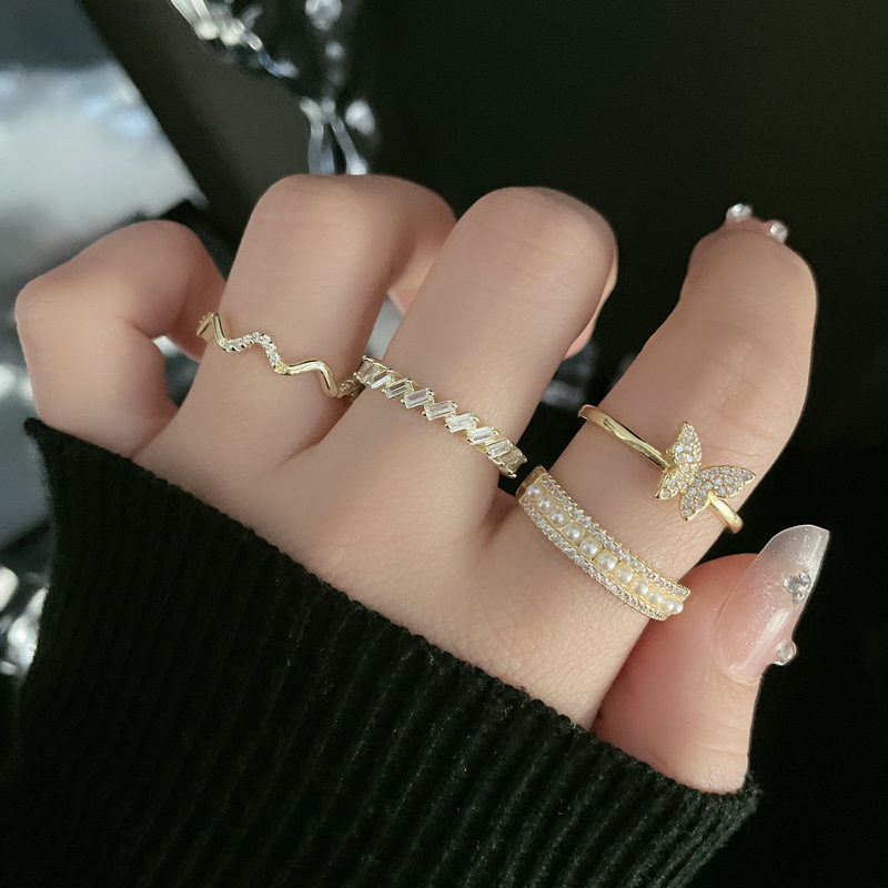 Sweet and cool style high-end ins plain ring ring, cool and feminine style niche design, versatile, adjustable opening index finger ring Application Scenario