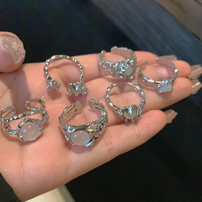 This is an Instagram niche design with a cold opal open ring, exuding a sense of sophistication and individuality. It features a liquid texture pleated ring Application Scenario