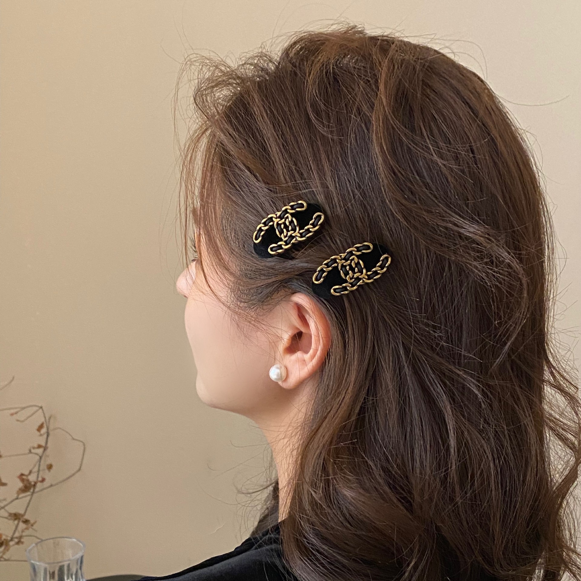 Black chain velvet letter hair clip for spring and summer, double C side clip, retro little chanel-style duckbeak clip, high-end hair accessory full figure