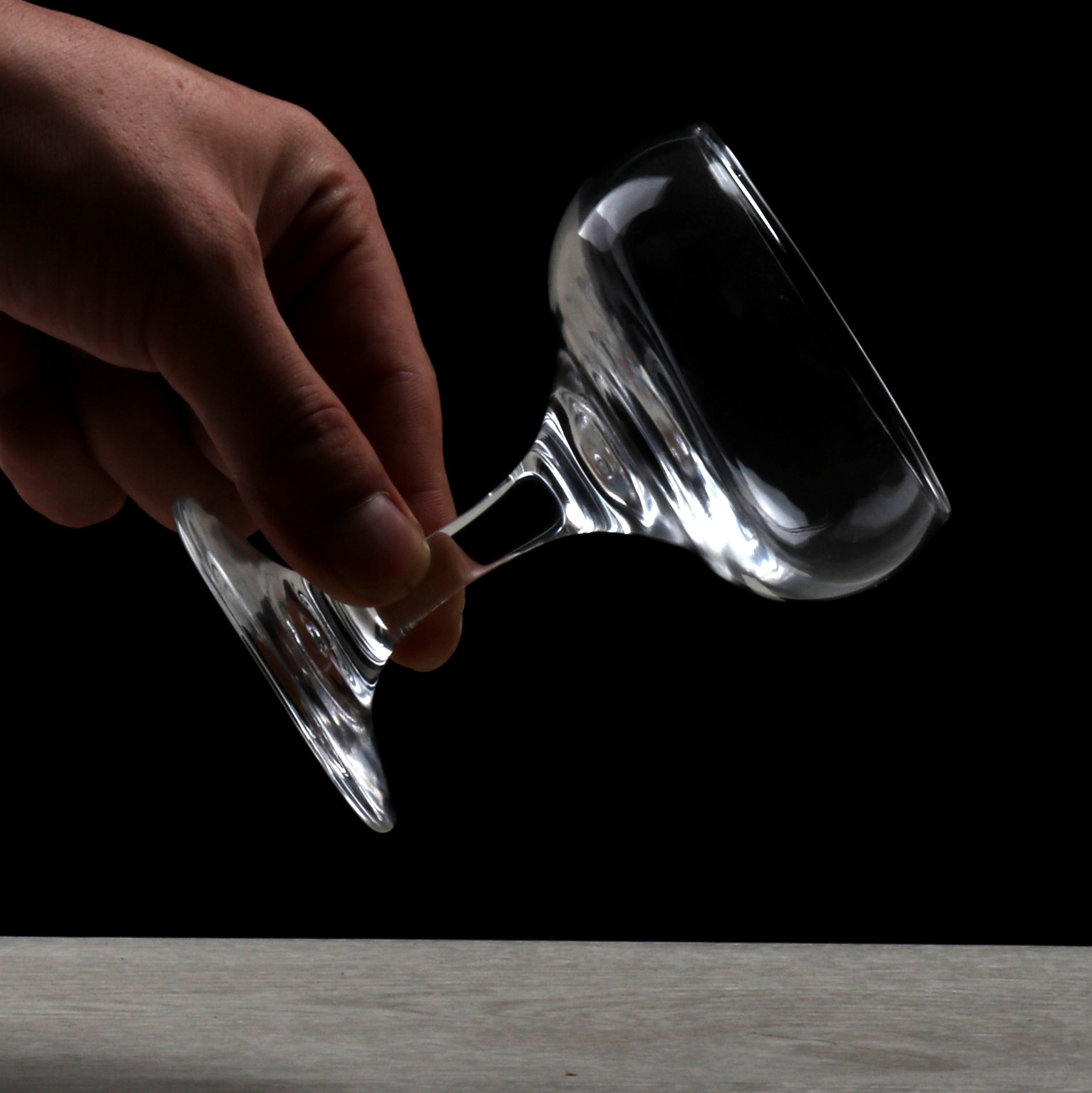 Wholesale of European-style champagne tower cups, saucer-shaped high-footed wedding tower cups, and creative wide-mouted cocktail cups for bars Application Scenario