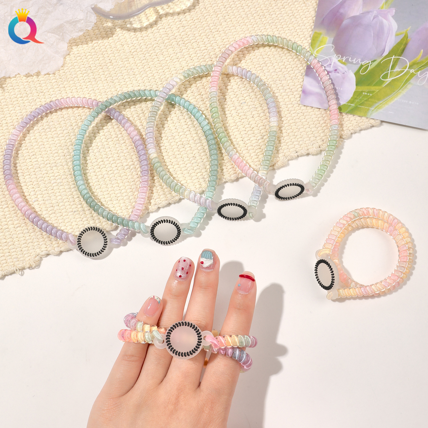 Qiyue's new telephone line hair band, a fashionable, sporty and high-end look for women, a simple facial cleansing headband, and a wholesale telephone line hair cord Application Scenario