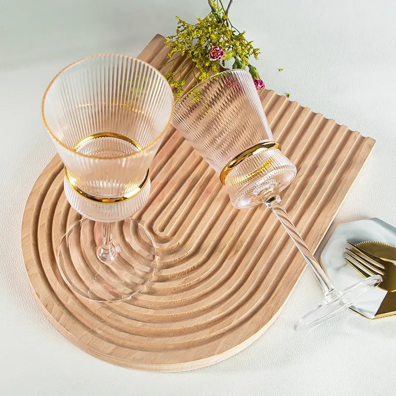 Nordic glass high-footed wine glasses, gold-rimmed red wine glasses, handcrafted champagne glasses, tight-ribbed water glasses, gold-belted chicken-tail glasses Application Scenario