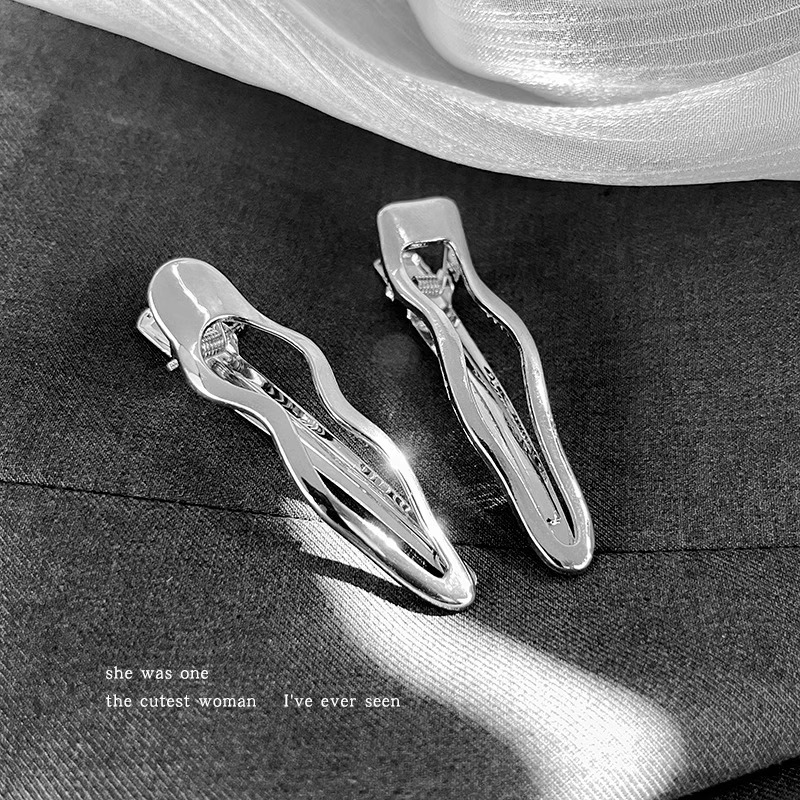 Silver metal wavy hair clips, niche design, bangs clips, high-end, irregular hair clips, ins side clips, hair accessories full figure