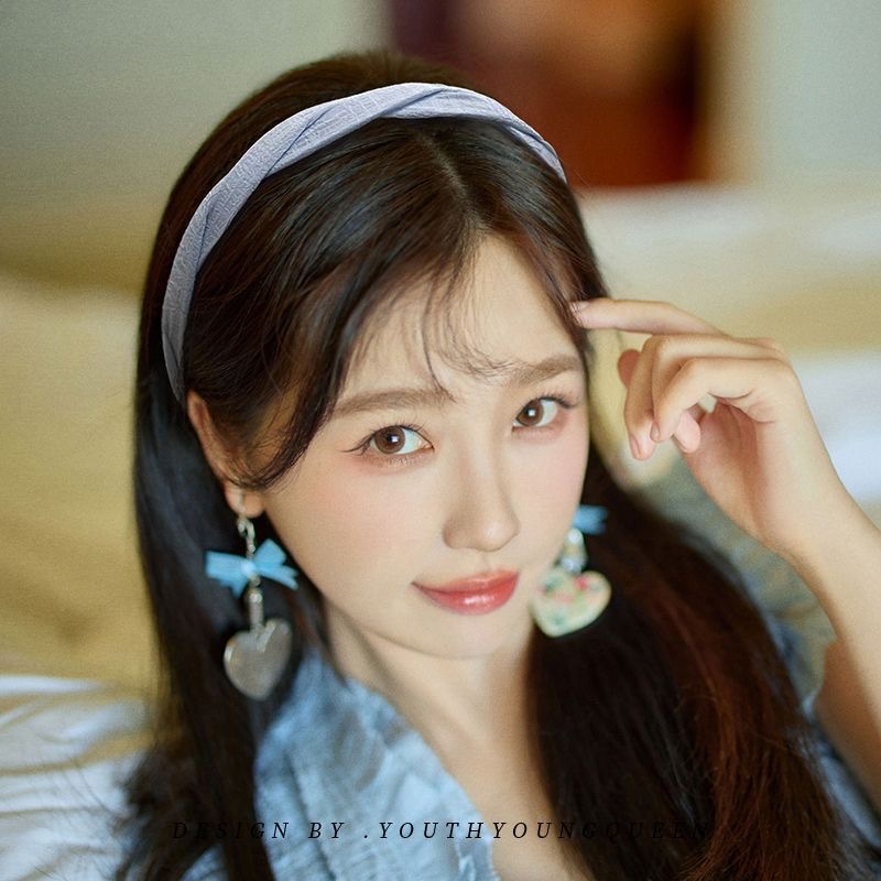 Sweet and elegant twisted cross-press hair band, women's facial cleansing headband 2025, high top hairpin, versatile for going out Application Scenario