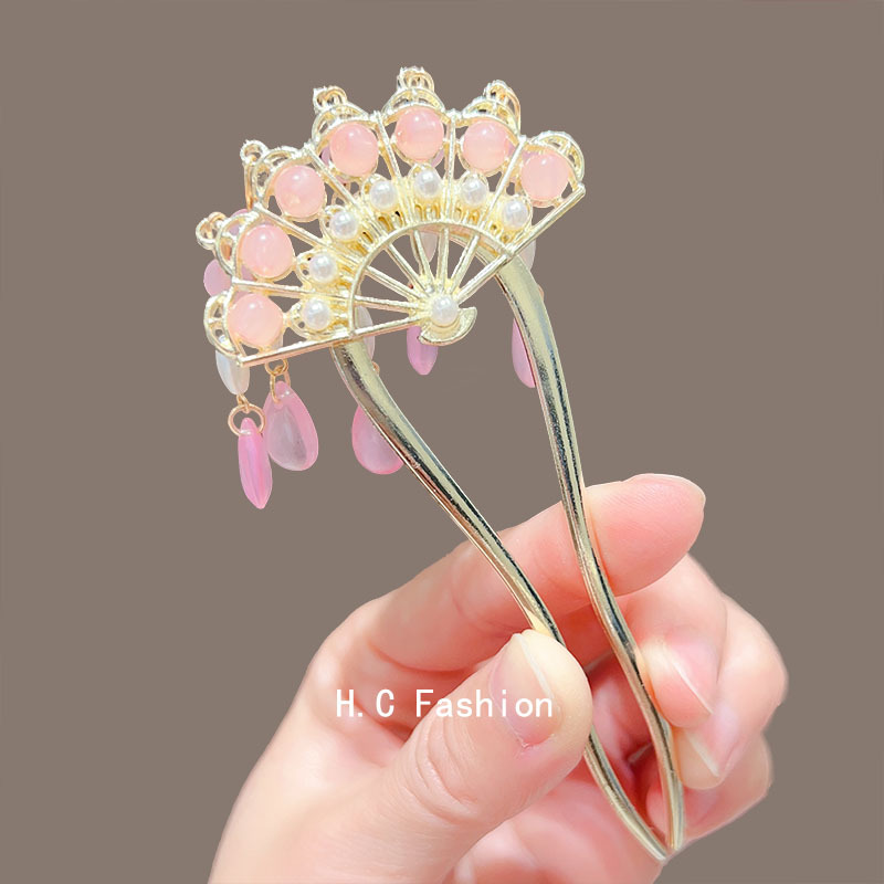 Ancient-style hollowed-out fan hairpins with a high-end feel, new Chinese-style tassel walking hairpins, Hanfu updo hair accessories and hairpins wholesale Application Scenario