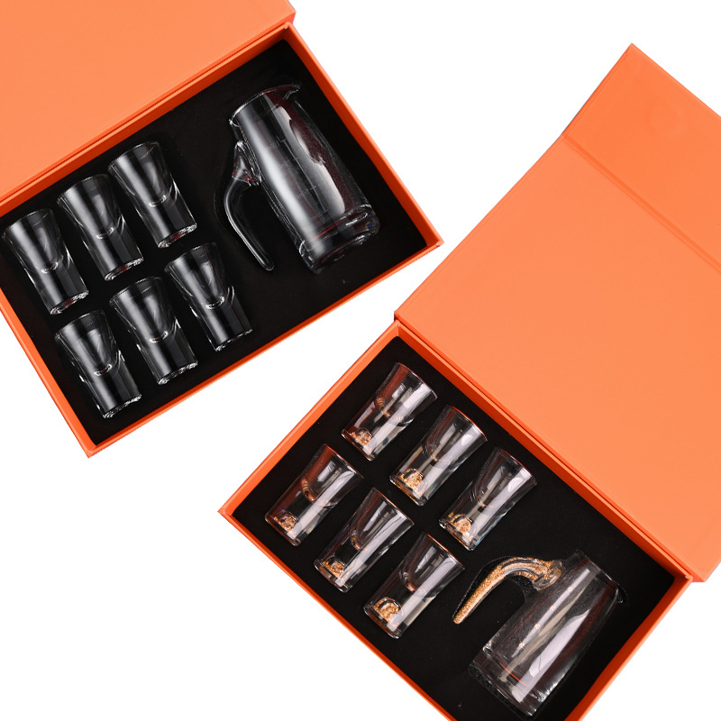 A set of wine dispensers, white spirit cups, gift box sets, high-end household glass wine measuring instruments, foreign wine dispensers, bullet cups Item Picture