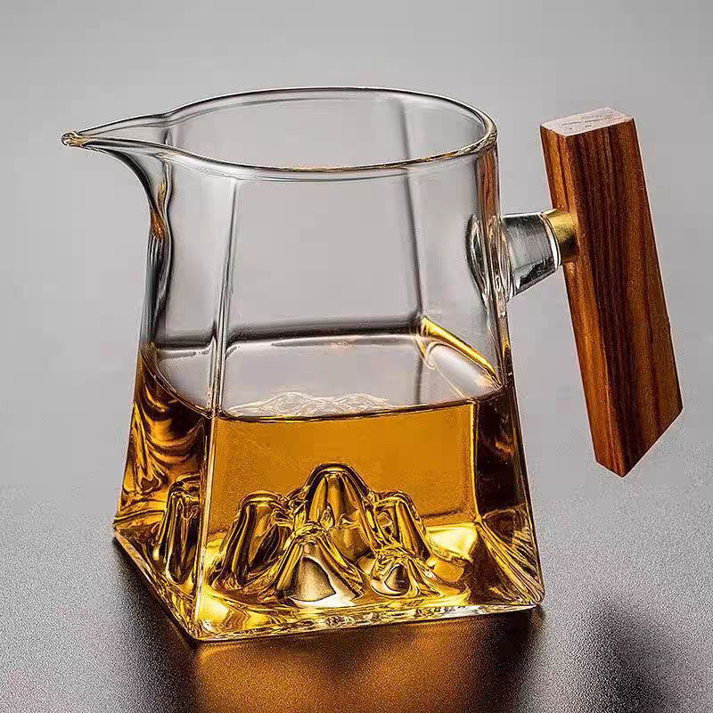 Household wooden handle glass viewing mountain tea strainer integrated public cup tea filter set, tea set accessories, tea distribution set, square fair cup full figure
