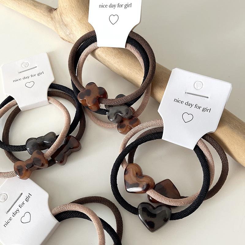 Korean-style retro leopard print hair tie and hair band, a high-end feminine touch, heart-shaped acrylic ponytail tie, leather band hair tie and hair accessory details Picture
